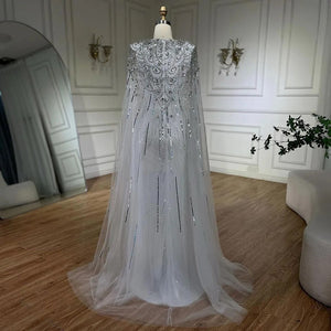 Vestido de Festa Maxi Luxo Adornado em Cristais com Capa Detalhada