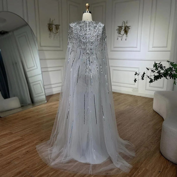 Vestido de Festa Maxi Luxo Adornado em Cristais com Capa Detalhada