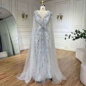 Vestido de Festa Maxi Luxo Adornado em Cristais com Capa Detalhada