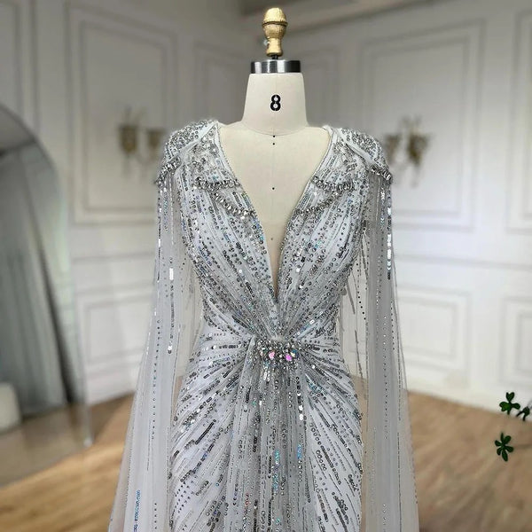 Vestido de Festa Maxi Luxo Adornado em Cristais com Capa Detalhada