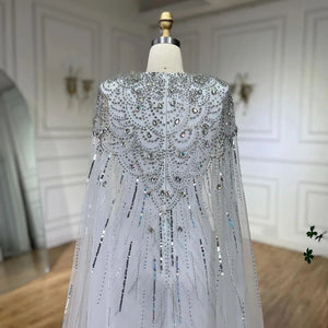 Vestido de Festa Maxi Luxo Adornado em Cristais com Capa Detalhada