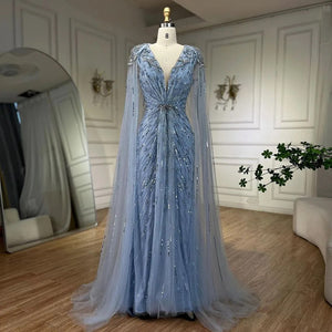 Vestido de Festa Maxi Luxo Adornado em Cristais com Capa Detalhada