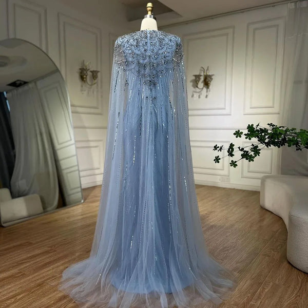 Vestido de Festa Maxi Luxo Adornado em Cristais com Capa Detalhada