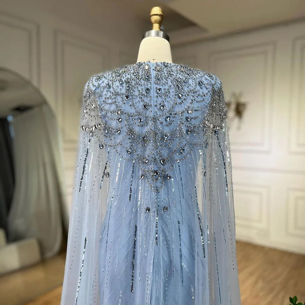 Vestido de Festa Maxi Luxo Adornado em Cristais com Capa Detalhada