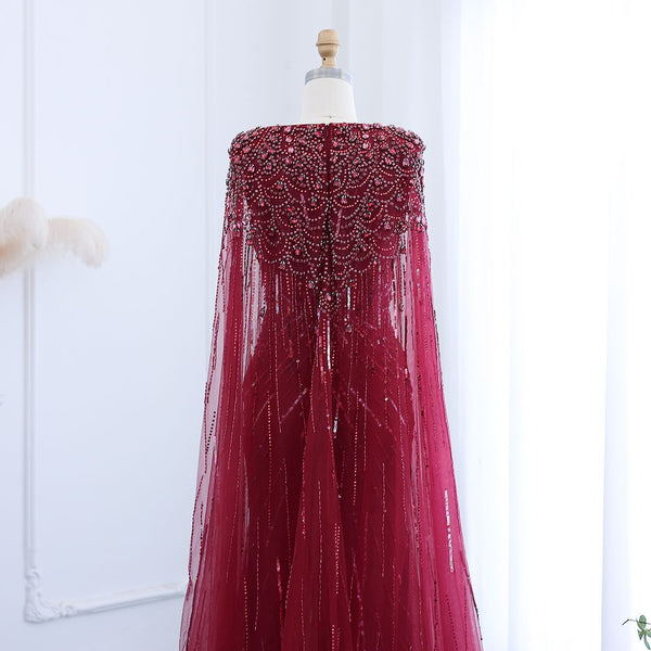 Vestido de Festa Maxi Luxo Adornado em Cristais com Capa Detalhada