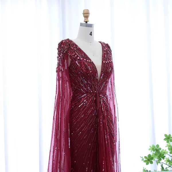 Vestido de Festa Maxi Luxo Adornado em Cristais com Capa Detalhada