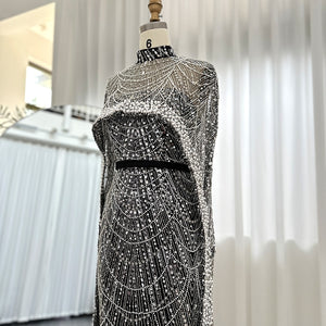 Vestido de Festa Luxuoso com Pérolas e Capa