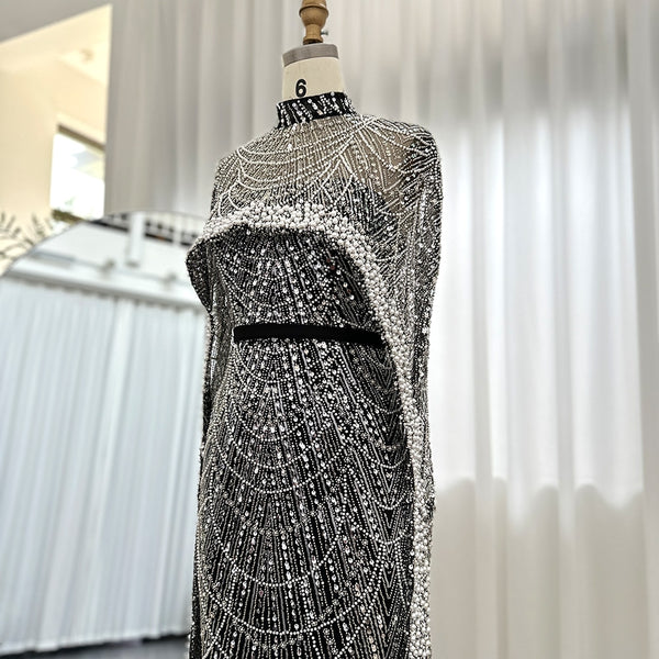 Vestido de Festa Luxuoso com Pérolas e Capa