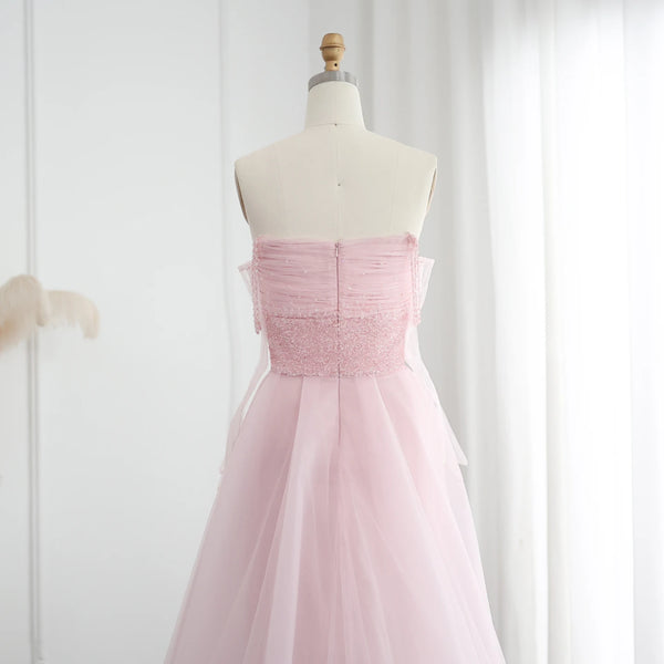 Vestido de Festa Rosa Luxuoso com Bordados e Sobressaia