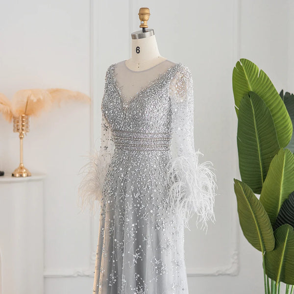 Vestido de Festa Longo Gala com Detalhes em Plumas