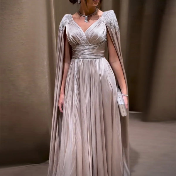 Vestido de Festa Luxo em Cetim e Capa Decorada com Cristais