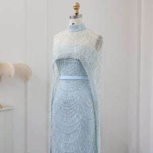 Vestido de Festa Luxuoso com Pérolas e Capa