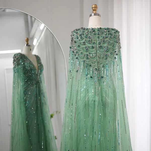 Vestido de Festa Maxi Luxo Adornado em Cristais com Capa Detalhada