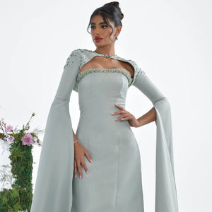 Vestido de Festa Longo com Capa Prateado e Detalhes Brilho - Modelo Especial