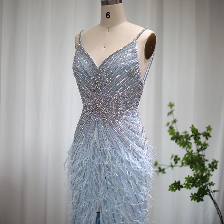 Vestido de Festa Luxo com Pedraria e Detalhes Plumas - Modelo Especial