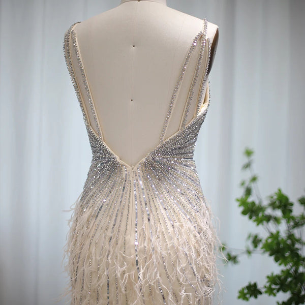 Vestido de Festa Luxo com Pedraria e Detalhes Plumas - Modelo Especial