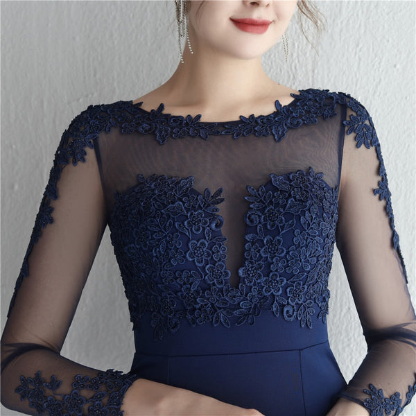 Vestido de Festa Longo com Detalhes em Renda e Apliques Florais Azul Marinho (Pronta Entrega)