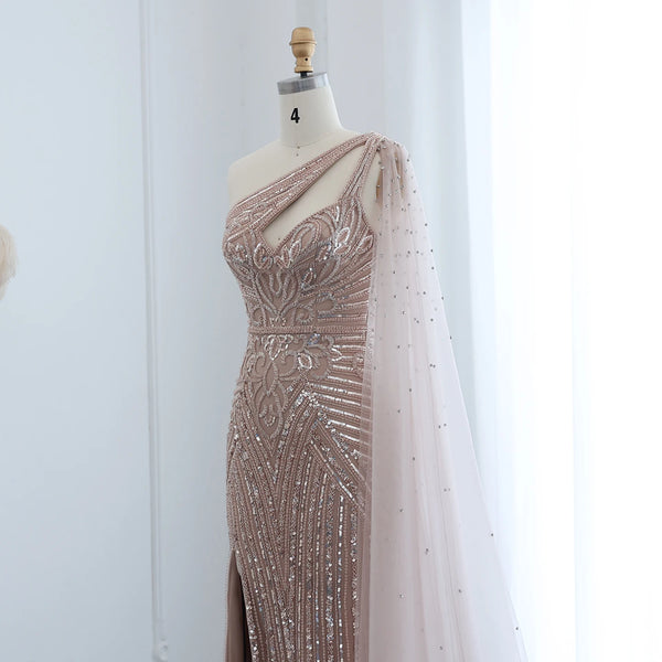 Vestido de Festa Sereia com Detalhes de Pedrarias e Manga Capa