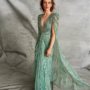Vestido de Festa Maxi Luxo Adornado em Cristais com Capa Detalhada