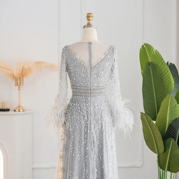 Vestido de Festa Longo Gala com Detalhes em Plumas