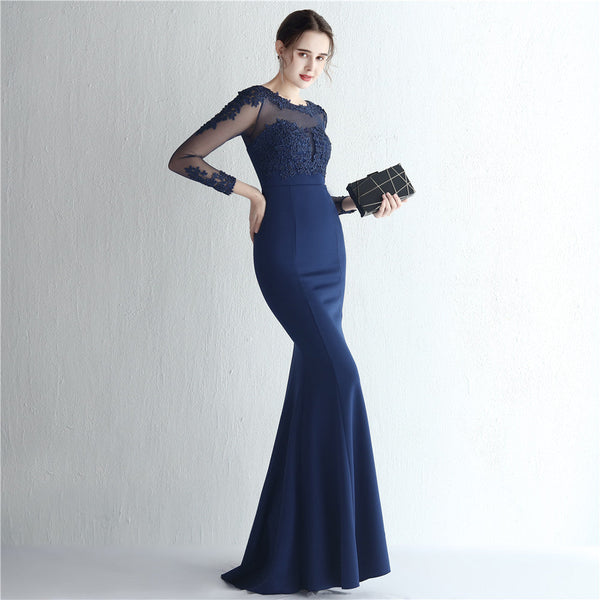Vestido de Festa Longo com Detalhes em Renda e Apliques Florais Azul Marinho (Pronta Entrega)