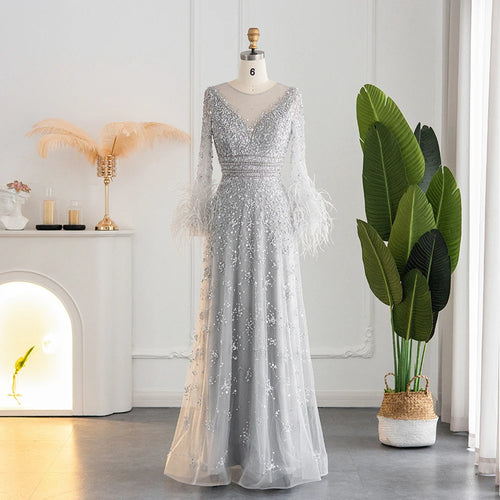 Vestido de Festa Longo Gala com Detalhes em Plumas
