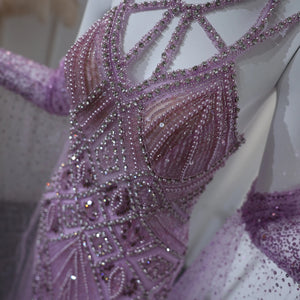 Vestido de Festa Longo Decorado com Strass e Luvas Adornadas - Modelo Especial