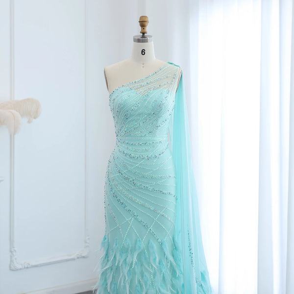 Vestido de Festa Luxo Decorado em Cristais e Plumas com Alça Assimétrica