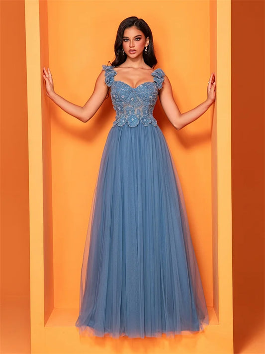 Vestido de Festa Azul Longo com Pétalas e Saia em Renda