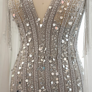 Vestido de Festa Longo Prateado com Decote V Brilho - Modelo Especial