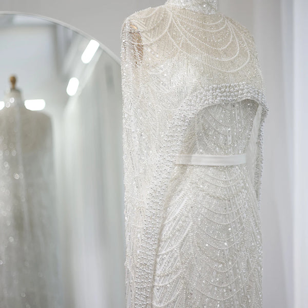 Vestido de Festa Luxuoso com Pérolas e Capa
