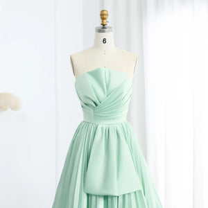 Vestido de Festa Longo Encantador em Tule com Cristais