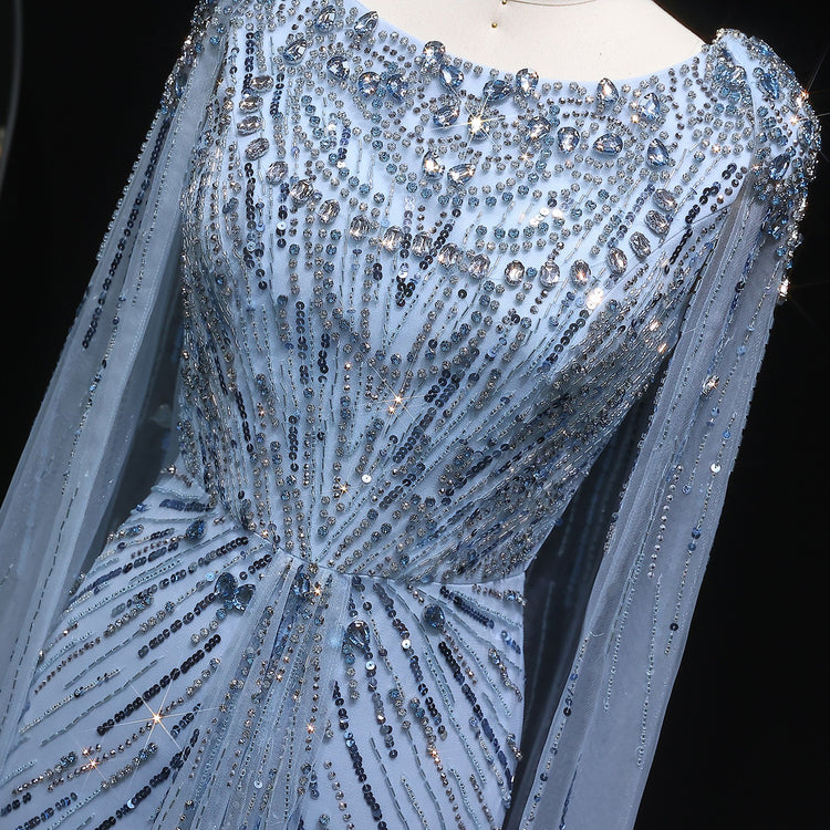 Vestido de Festa Maxi Luxo Adornado em Cristais com Capa e Busto Detalhado