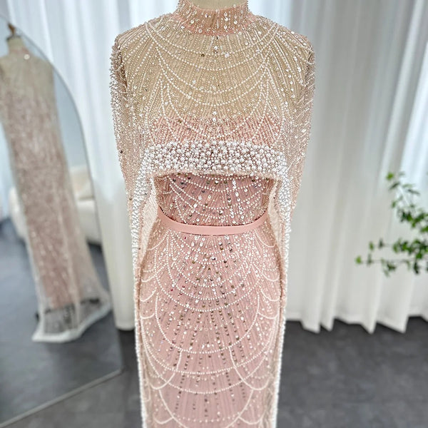 Vestido de Festa Luxuoso com Pérolas e Capa
