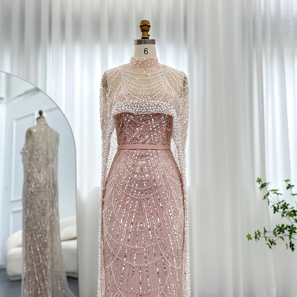 Vestido de Festa Luxuoso com Pérolas e Capa