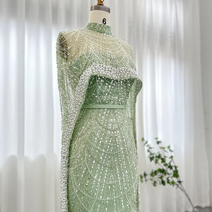 Vestido de Festa Luxuoso com Pérolas e Capa