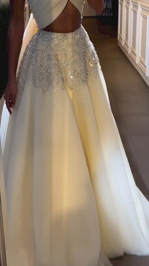 Vestido de Noiva Luxo Decorado com Cristais Delicados