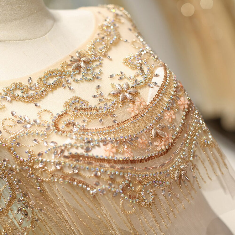 Vestido de Festa Luxo Exclusivo em Renda Decorada com Strass Dourado - Modelo Especial