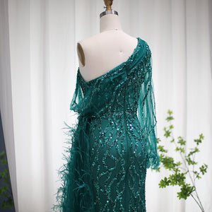 Vestido de Festa Decorado com Plumas e Bordados Versalhes