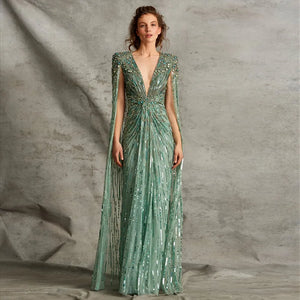 Vestido de Festa Maxi Luxo Adornado em Cristais com Capa Detalhada