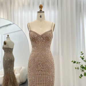 Vestido de Festa Longo Champanhe com Plumas e Cristais - Modelo Especial