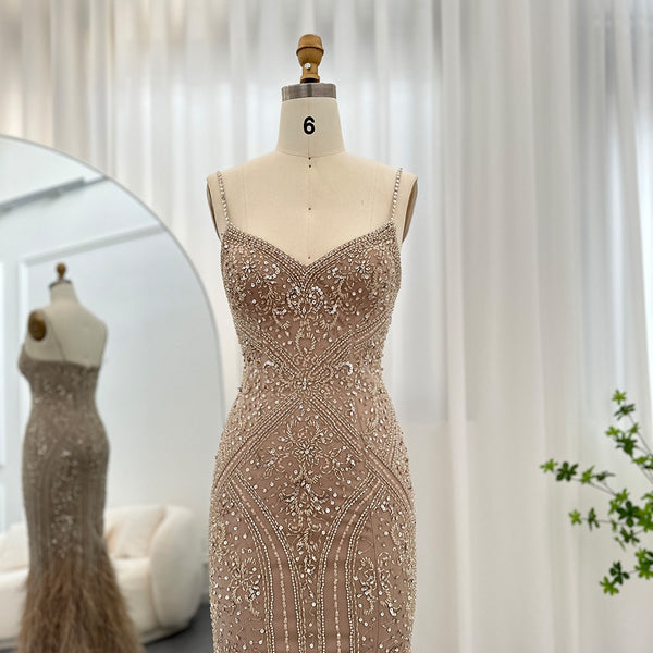 Vestido de Festa Longo Champanhe com Plumas e Cristais - Modelo Especial