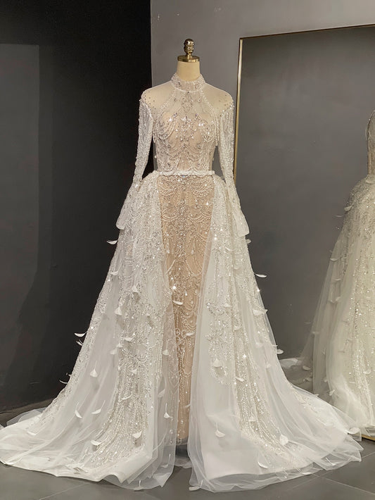 Vestido de Noiva Luxo Deslumbrante Detalhado em Pérolas, Cristais e Plumas - Modelo Especial