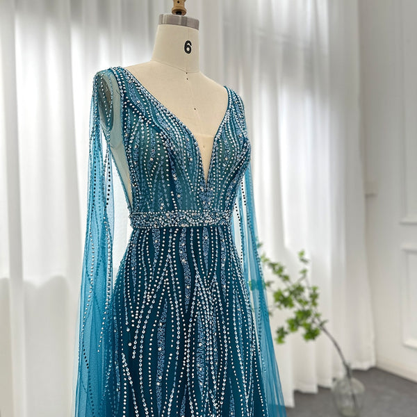 Vestido de Festa Luxo Decorado em Cristais e com Manga Capa
