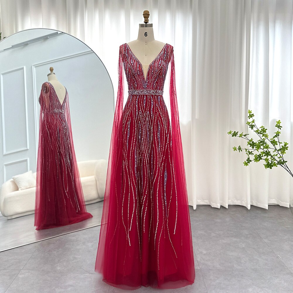 Vestido de Festa Luxo Decorado em Cristais e com Manga Capa