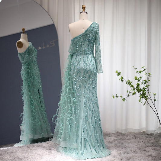 Vestido de Festa Decorado com Plumas e Bordados Versalhes - Modelo Especial