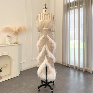 Vestido de Festa Alta Costura em Duas Peças Decorado com Strass e Plumas