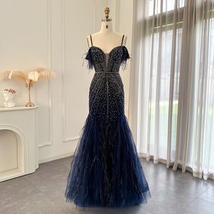 Vestido de Festa Longo Luxuoso com Detalhes em Cristais e Plumas