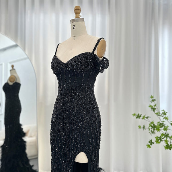 Vestido de Festa Luxo com Cauda Decorada em Plumas Luxuriantes