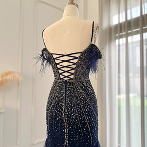 Vestido de Festa Longo Luxuoso com Detalhes em Cristais e Plumas